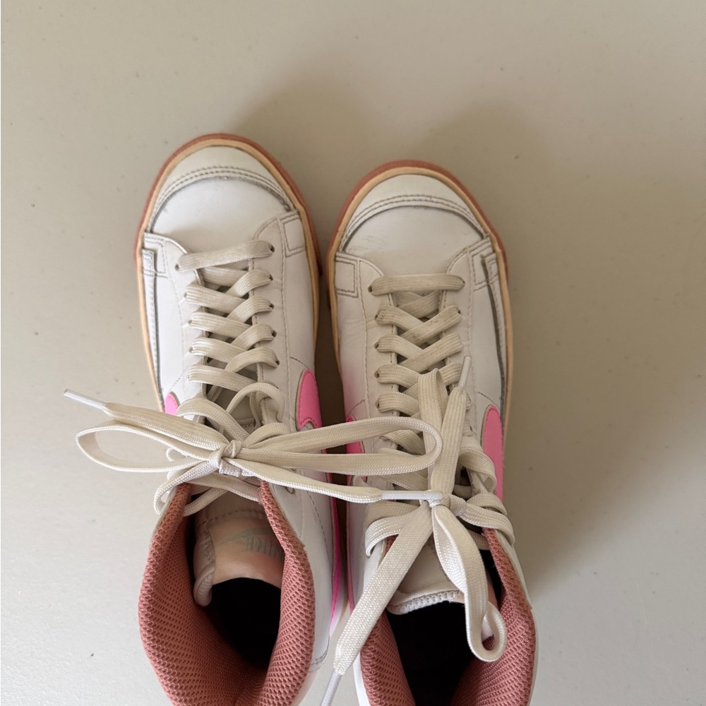 Nike Blazer Mid 77 GS White Pink Swoosh High Top Sneakers Youth 5.5Y Women 7 - Picture 4 of 5